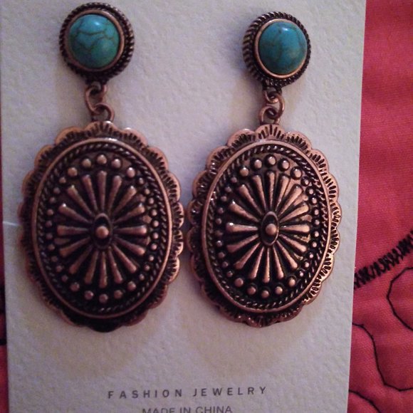 Western Earrings - Picture 3 of 3